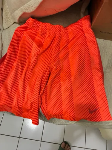 BERMUDA NIKE ORIGINAL - TAMANHO G - 49,99