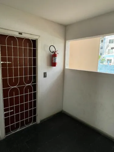 Aluga-se apartamento excelente no Condomínio Arvoredo.