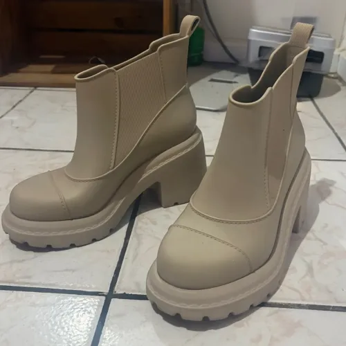 Bota Melissa Bege Tratorada - Tam. 37 | Pouco Usada