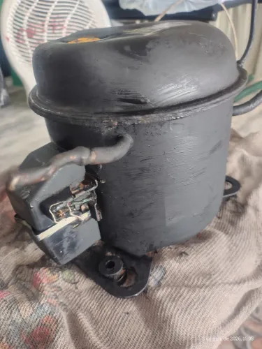 100,00 MOTOR DE GELADEIR A FUNCIONANDO. TAVA NUMA ENFERRUJADA AI TIREI.