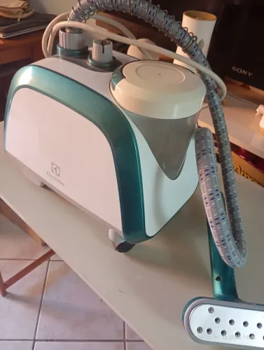 Vendo passadeira eletrolux usado 