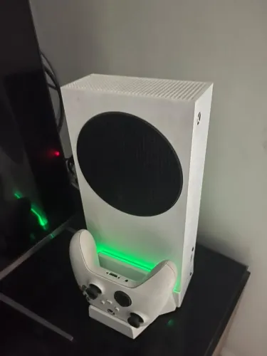 Vendo Xbox Series S 512GB Completo + 2 Controles + Base Cooler com LED!
