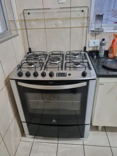 Fogão Eletrolux 5 bocas semi novo