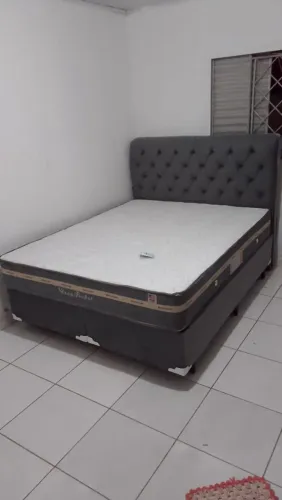 Cama queen size com colchão molas ensacadas