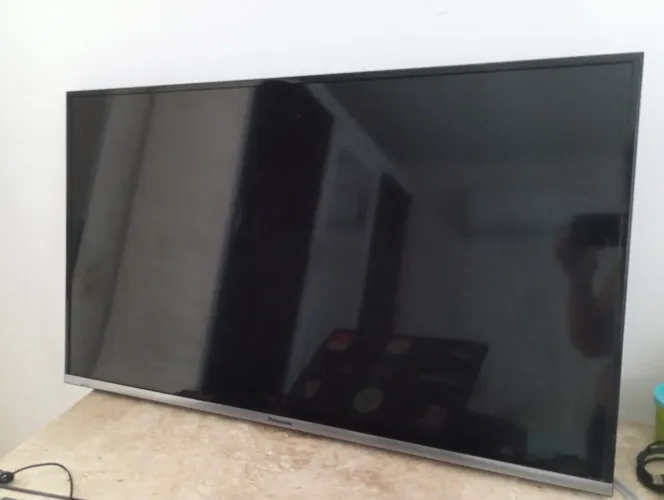 TV Panasonic TC-39AS600B (tela quebrada)