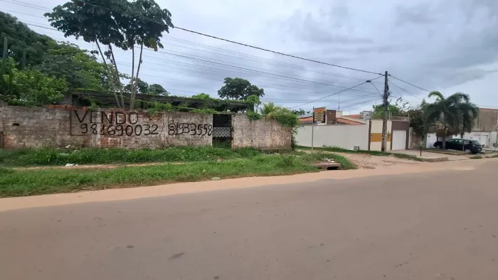 Vendo Terreno na Avenida Principal do ALTOS do TURÚ, de Canto com 450m²