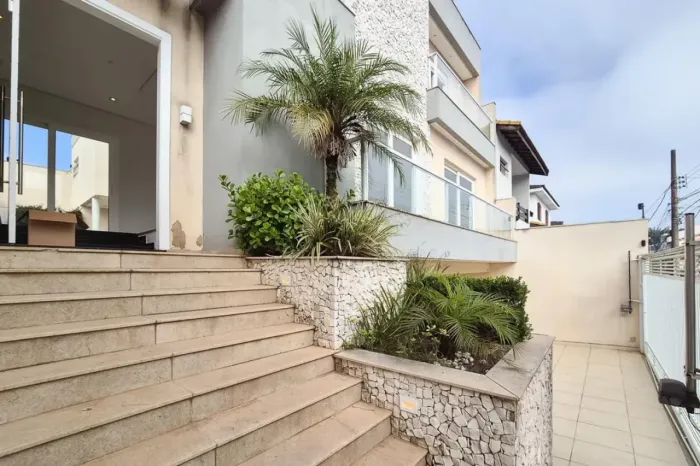 Sobrado com 03 dormitórios para venda e locação, 360 m² no bairro Parque dos Pássaros - Sã
