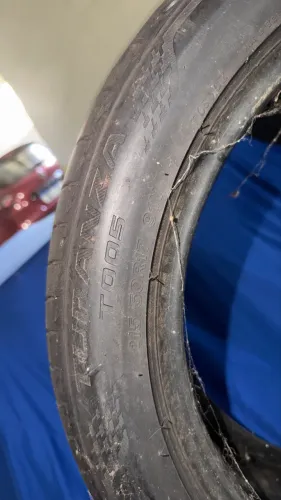 Pneus Brigstone 215/50 R17 semi novo 