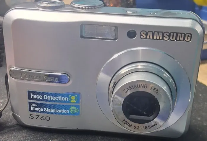 Câmera fotográfica Digital Samsung S760 com defeito no Display