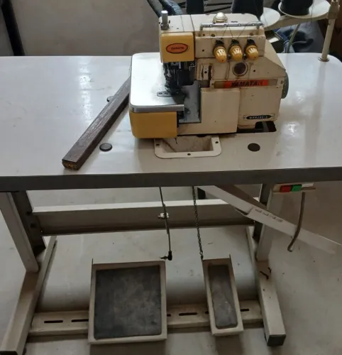 Máquina de Costura Industrial Overlock Yamata - Completa