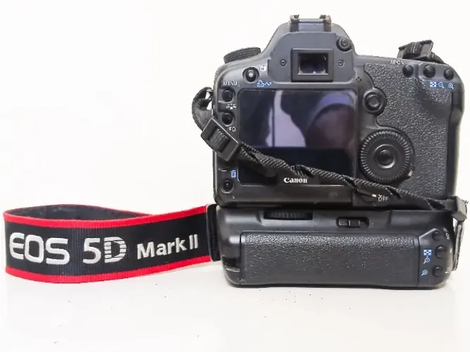 Camera 5D mark II com battery grip + 5 baterias + 2 carregadores