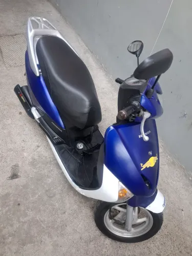 Moto muito nova