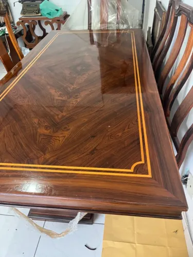 mesa de jantar de madeira trabalhada para 6 pessoas