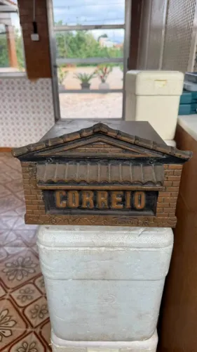 Caixa de Correio Colonial para Muro / Tijolinho Ouro Envelhecido