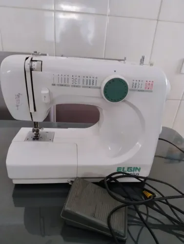 Vende-se máquina de costura usada em Diadema