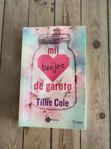 Livro - Mil Beijos de Garoto