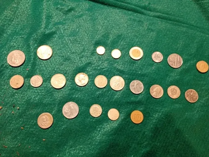 Moedas antigas de diversos países anos 60 ,70 ,80 e 90