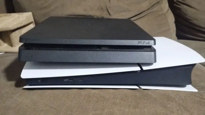 Vendo PS4 slim 1tb (2 controles)