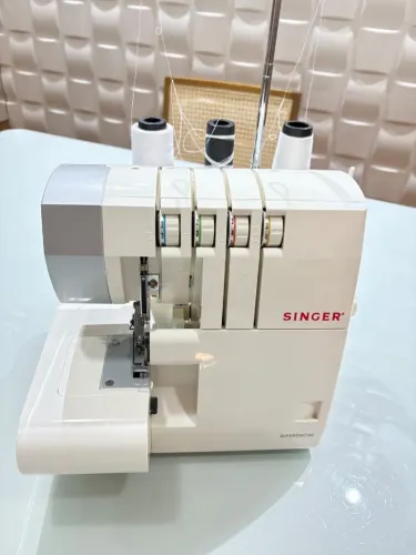 Máquina de Costura Ultralock Singer Ultralock 14SH754 - Estado de Nova / Sem Uso!