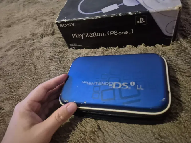 Vendo Nintendo DSi XL azul mais bolsa de transporte.