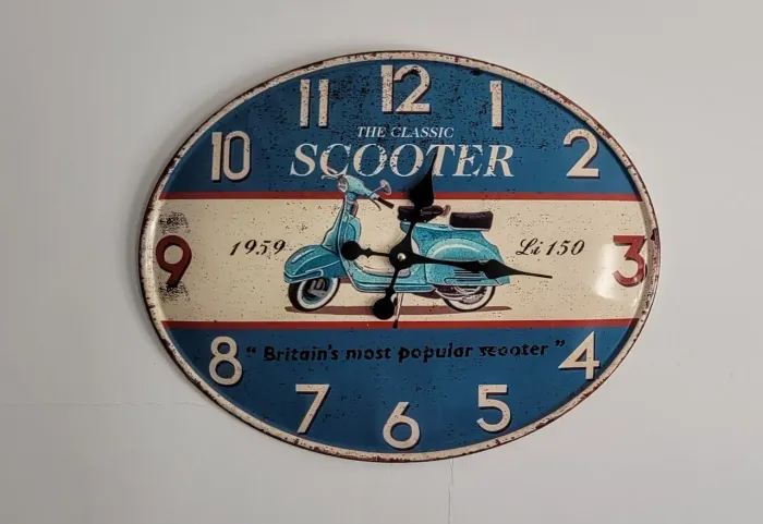 RELOGIO DE PAREDE "THE HOME" SCOOTER EM METAL CURVADO, VISUAL VINTAGE FINISH 49x39 CM 