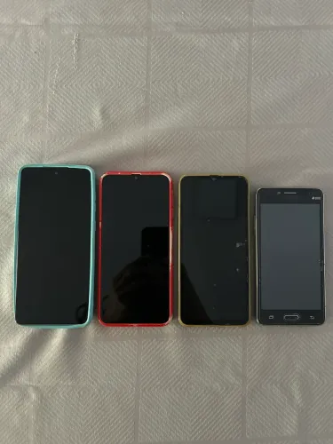Celulares com defeito / 02 funciona
