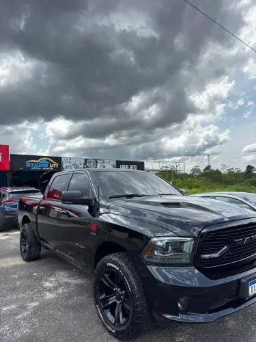 Ram Classic Laramie Night Edition 5.7 V8 16V Gasolina 4X4 Aut. 2022