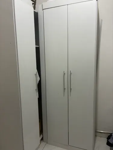 Guarda-roupa de canto