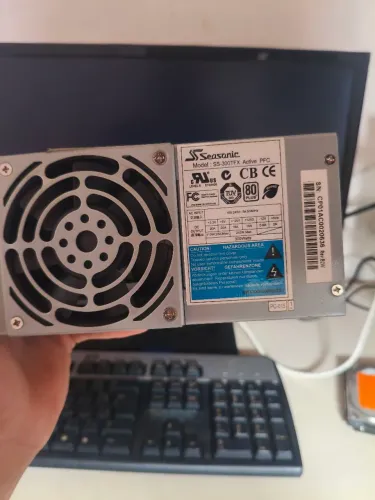 Fonte seasonic 300w 80 plus 