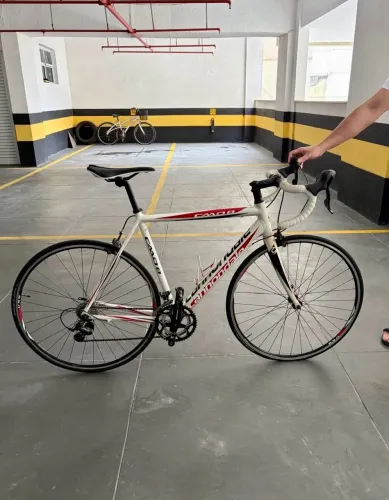 Bicicleta Speed Cannondale CAAD 54 + Acessórios de Ciclismo