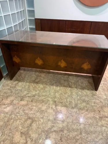 Mesa de escritório em madeira