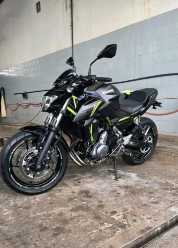 Z650 2018 novíssima, pneus pirelli angel gt novos, bateria e conjunto de relação novos.