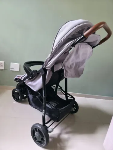 Carrinho de bebê + Bebê conforto