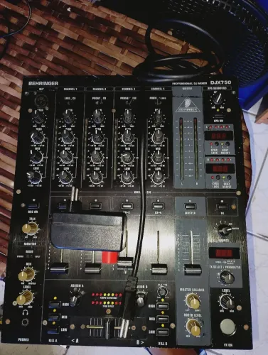 Mixer beringuer DJX750