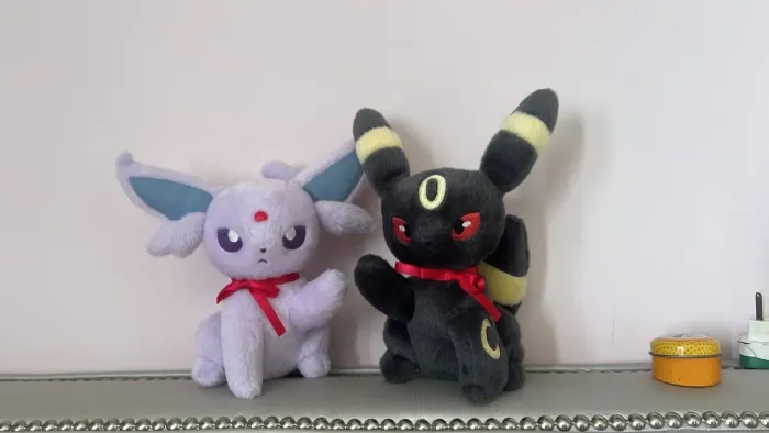 Pelúcias Originais Umbreon e Espeon - Pokémon Center EUA - Eevee Collection