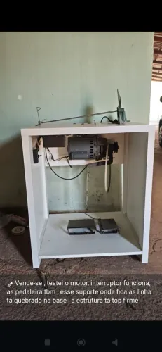 Motor industrial Máquina de costura com Mesa e pedal - funcionando