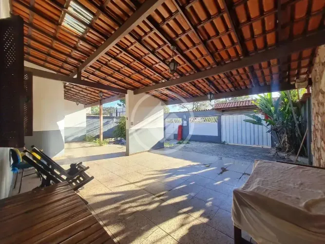 Casa sendo 3 quartos Perfil Comercial a Venda Santa Luzia codigo: 271091