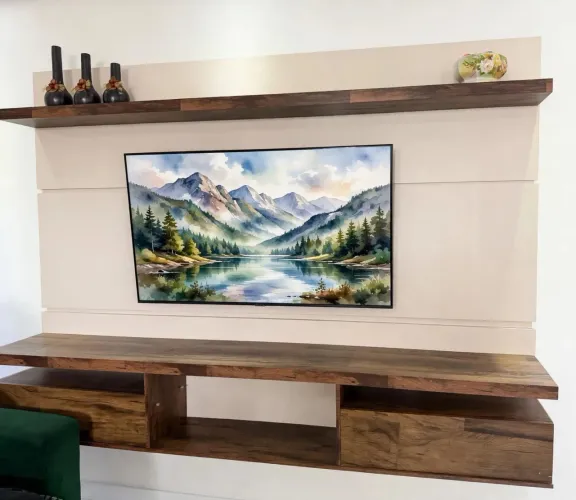 Rack + painel suspenso de madeira nobre