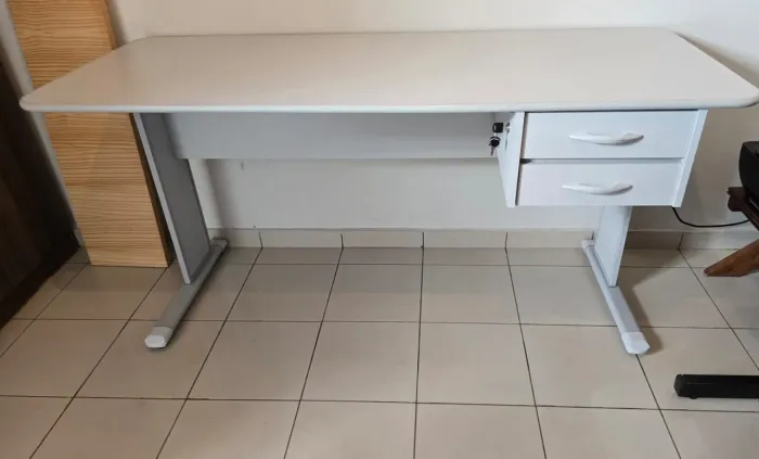 Mesa de Escritório 150x60x77 cm (CxLxA) MDF e Aço