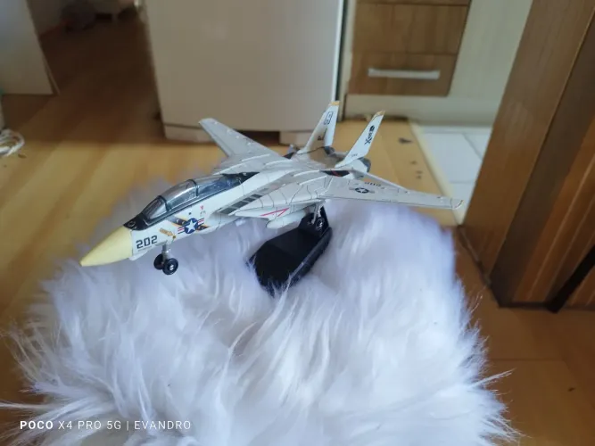 Miniatura avião militar F-14 Tomcat