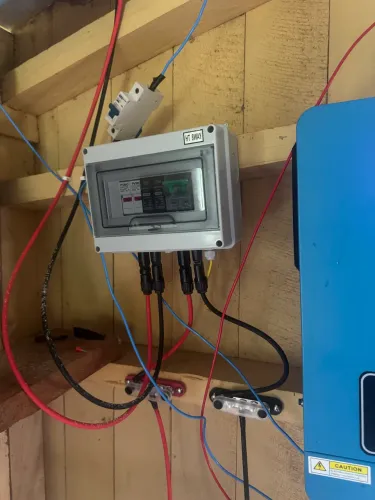 Inversor híbrido novo na caixa 3,600W- 24V- 120V