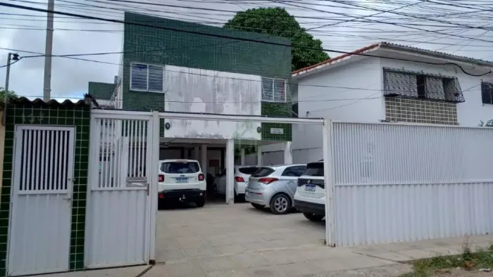 Casa à venda na Iputinga, 2 quartos, 1 vaga.