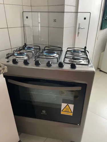 Fogão 5 bocas Electrolux inox, acendedores automático, forno otimo!, SEMINOVO