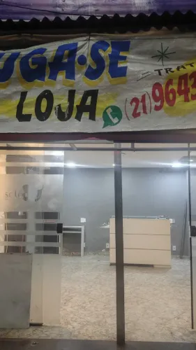 Loja de 3 andares com 20m² por andar