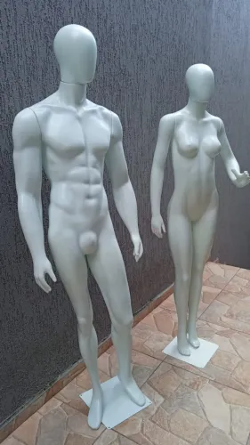 Manequim feminino e masculino corpo inteiro em plástico