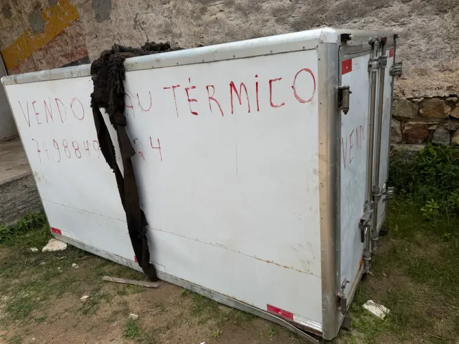 VENDO BAÚ 