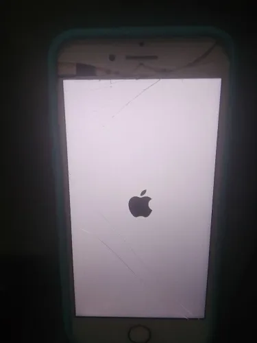 ***celular iPhone 7 **memória gigante!?? funcionando tudo **única dona..possui caixa