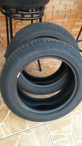 Pneus Pirelli em boas condições 