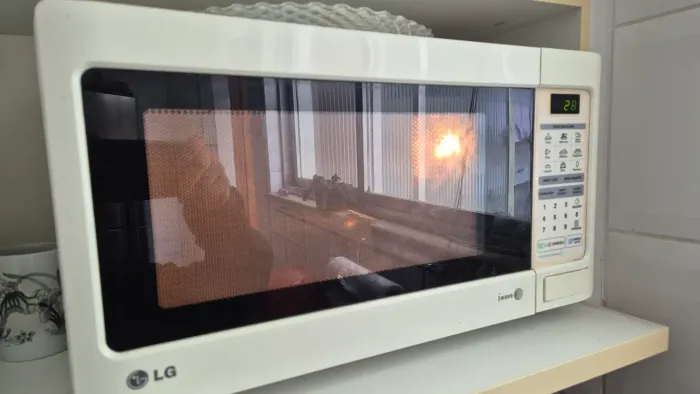 Microondas lg 31litros branco 110v esquenta bem.