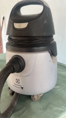 Aspirador de pó e água 